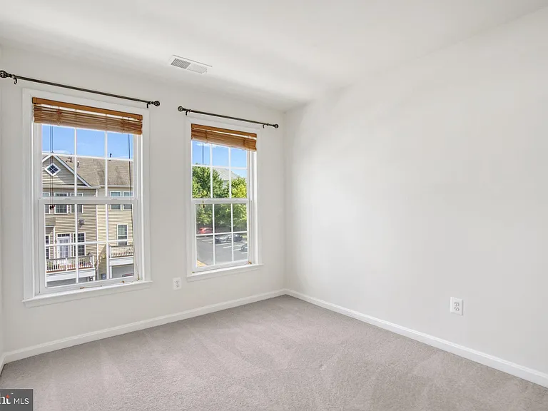 22653 Vienna Green Ter — Photo 29