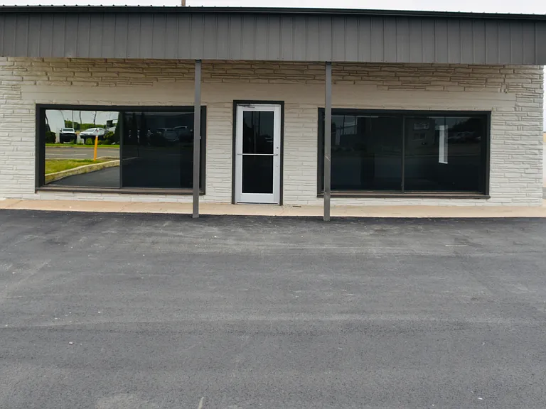 1815 E Broadway St — Photo 1