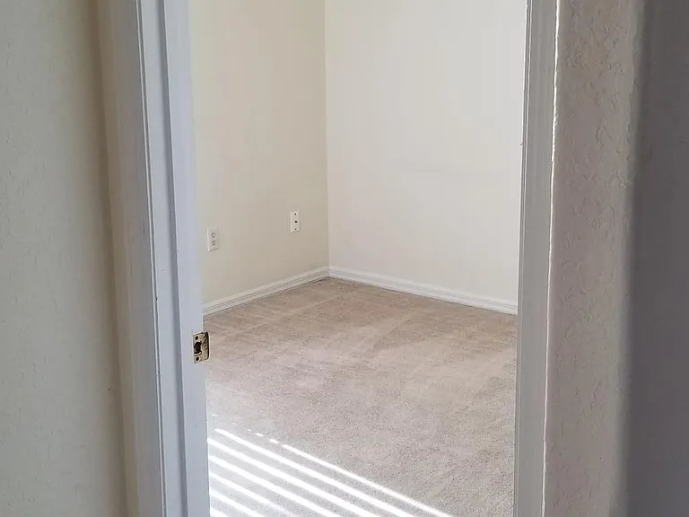 1337 Hampstead Ter — Photo 12