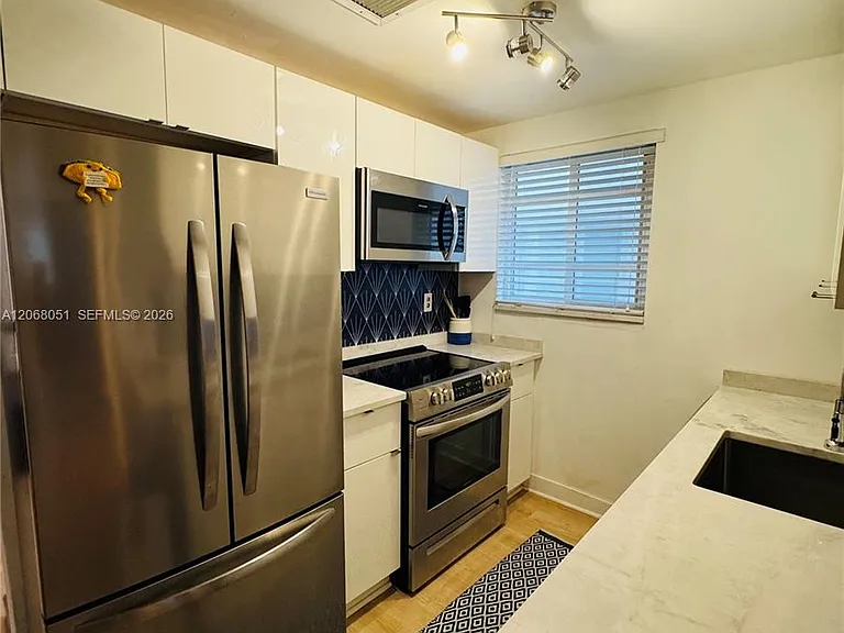 550 15th St #203 — Photo 7