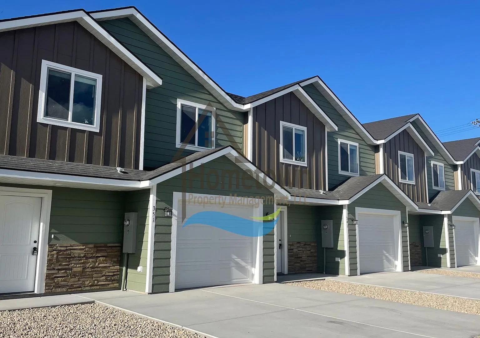 Luxury 3 Bed 2.5 Bath Townhome in Burley! — Photo 2