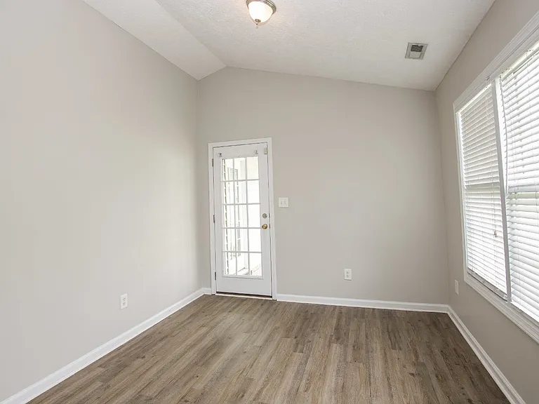 196 Lochwood Dr — Photo 9