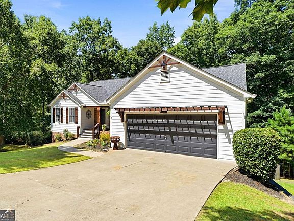 3rd image of 212 Oak Hollow Ct
