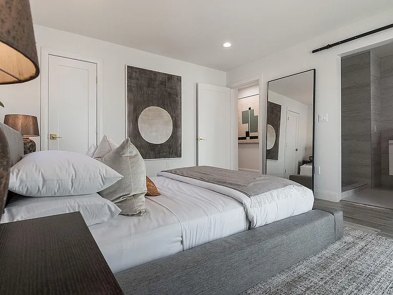 622 N Gardner St — Photo 33