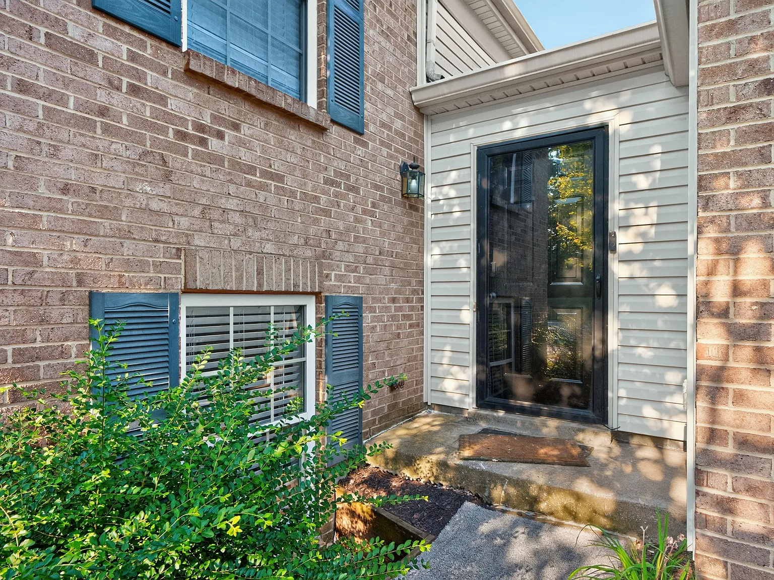 2 bed, 1.5 bath, 1045 sqft, $1,800 — Photo 3
