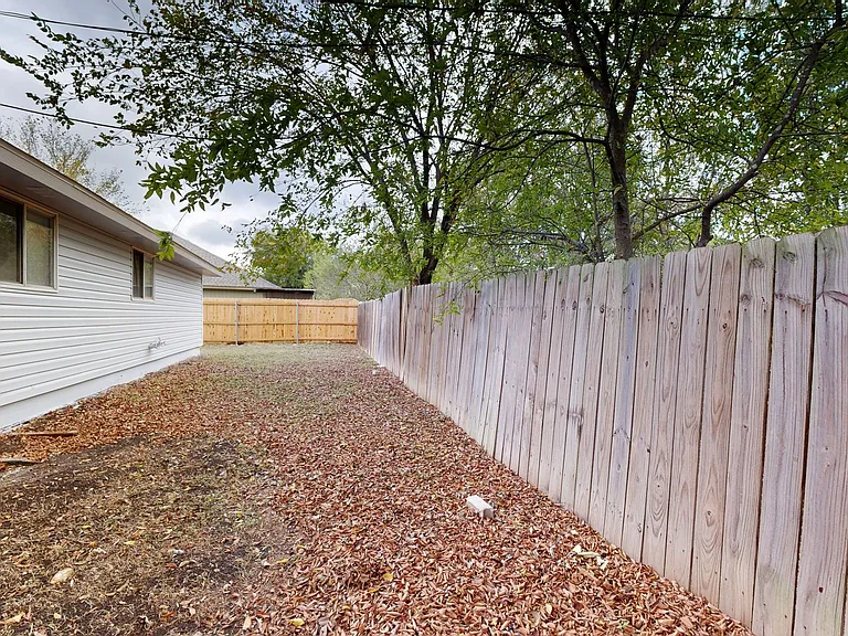 2208 Cooke Dr — Photo 5