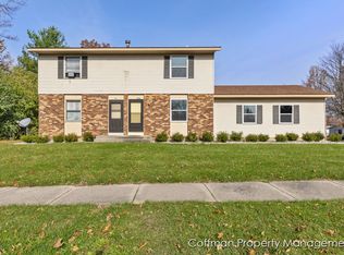 2511-2513 Ridgefield Dr NE, Grand Rapids, MI 49505