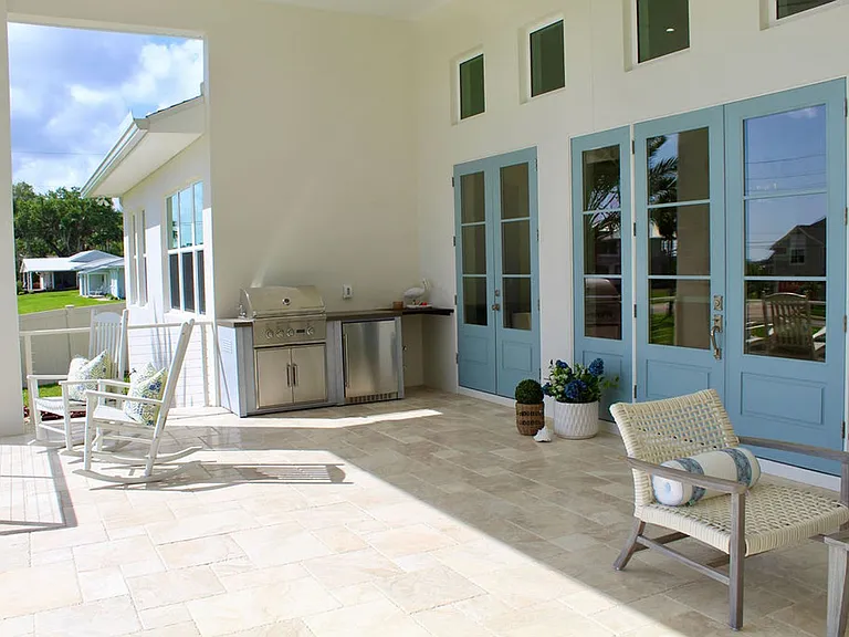 224 N Riverside Dr — Photo 41