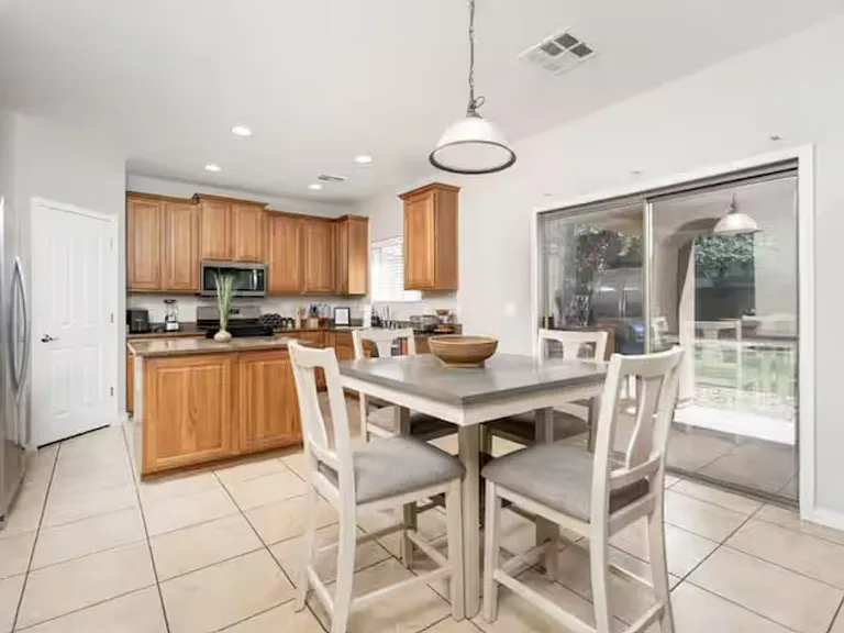 989 E Narrowleaf Ct — Photo 6