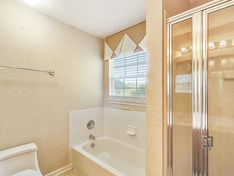102 W Deer Park Rd — Photo 31