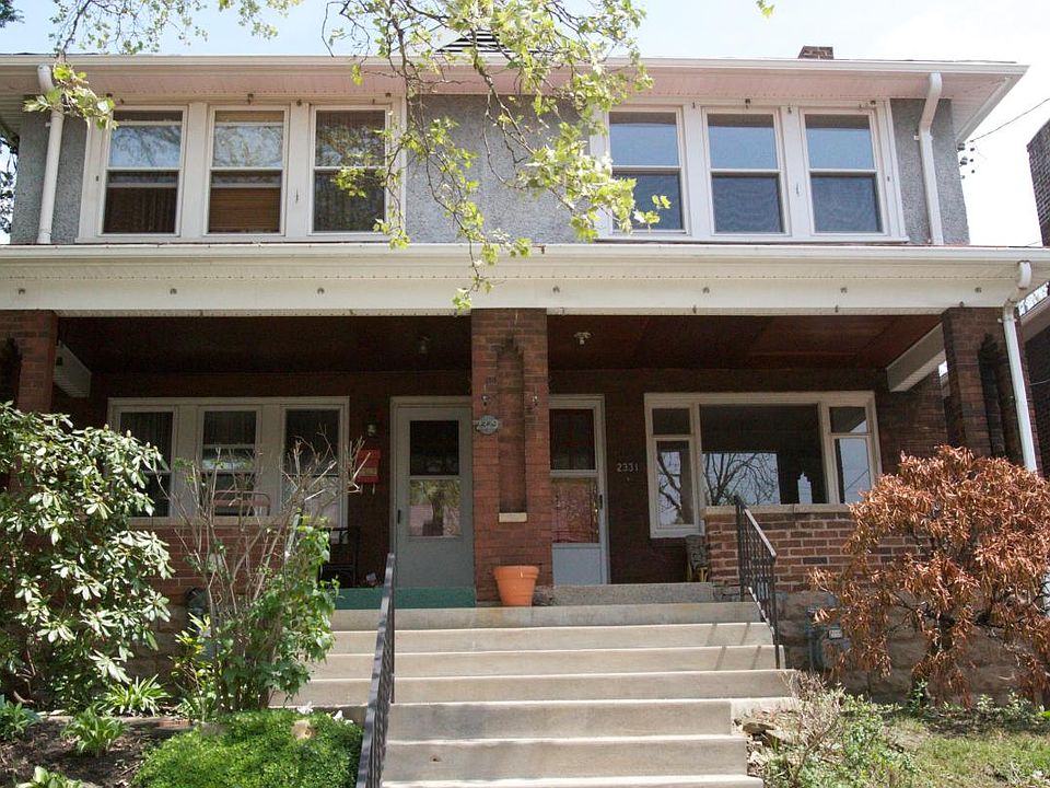 Front Exterior (Unit on R)