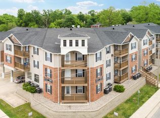 965 4th St, Charleston, IL 61920