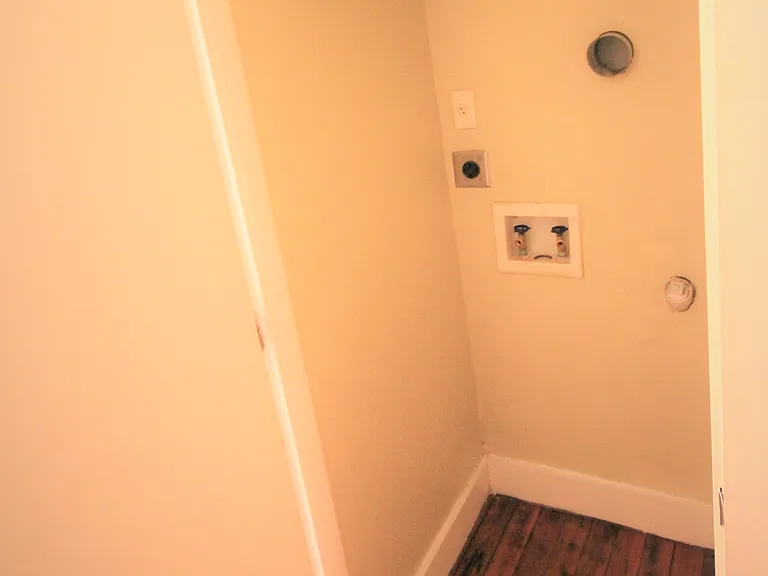 321 S Flores St #104 — Photo 16