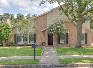 2437 Meadow Creek Dr, Bedford, TX 76021