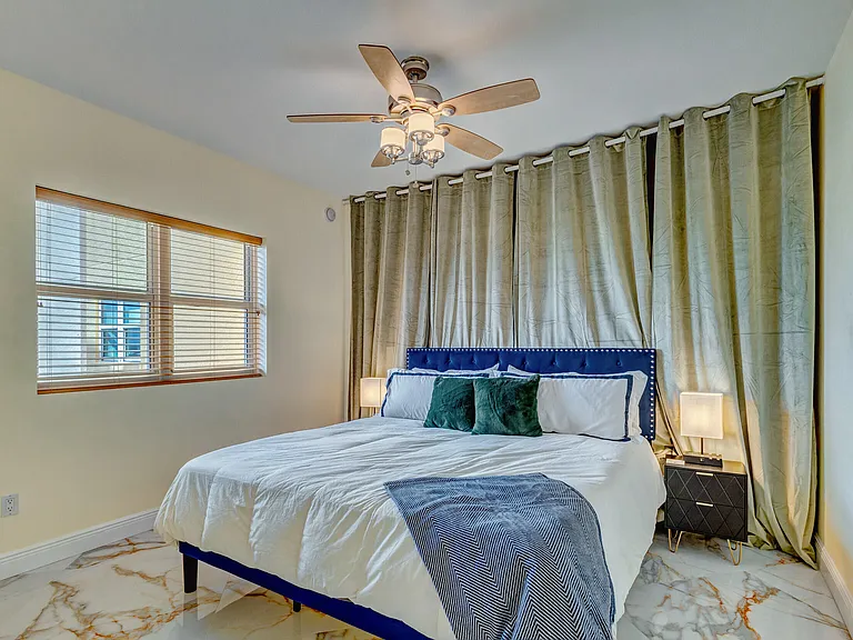 2640 Lake Shore Dr #2014 — Photo 35