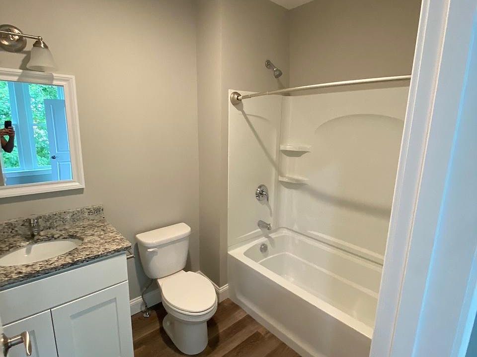 Primary en-suite bathroom