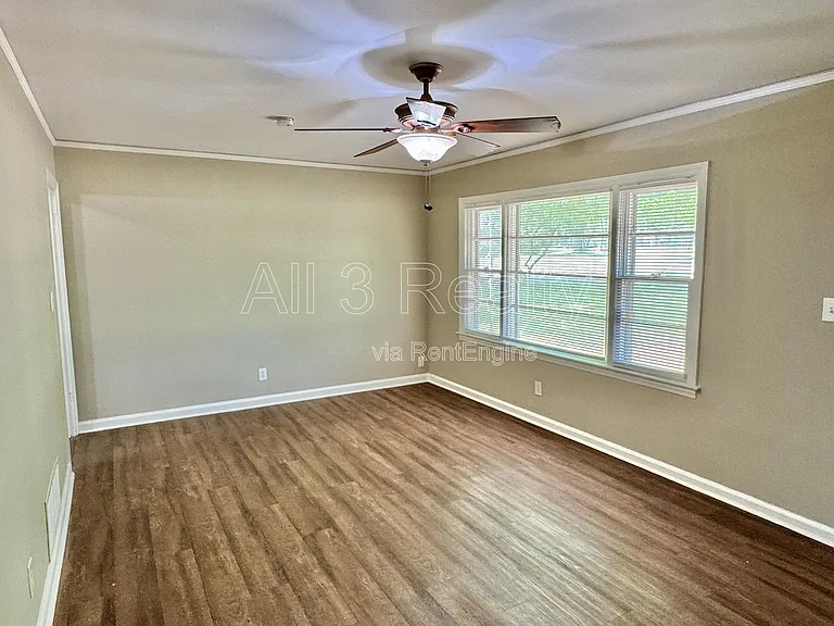 804 Hillman St — Photo 9