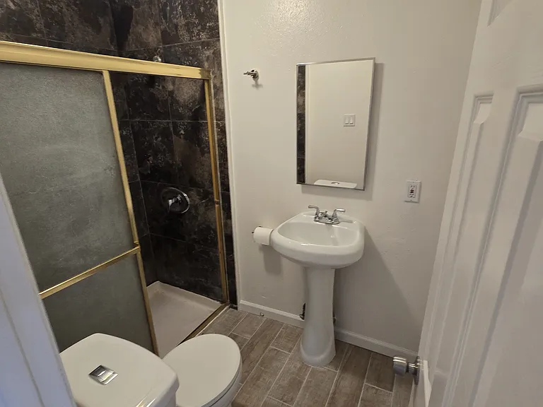6417 Gifford Ave #C — Photo 1