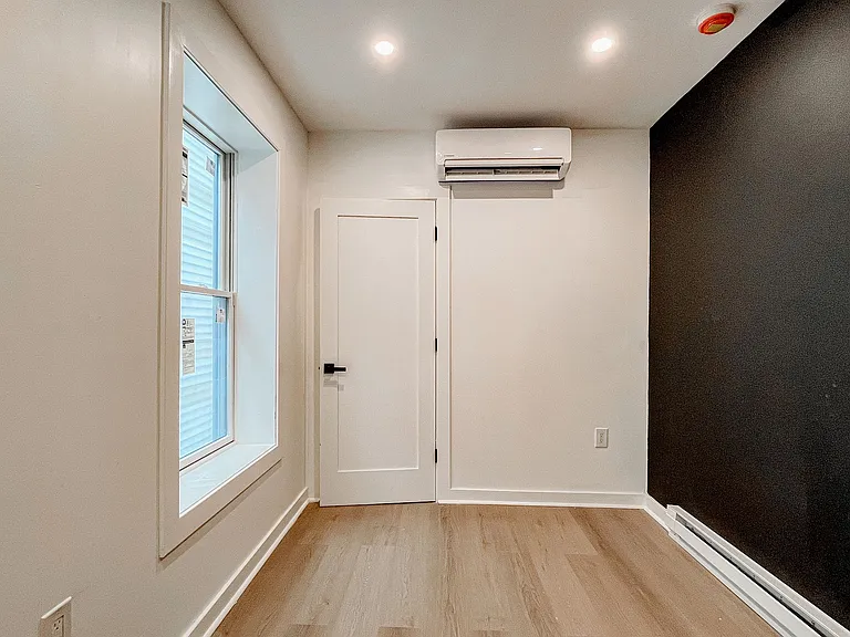 208 Warren St — Photo 22