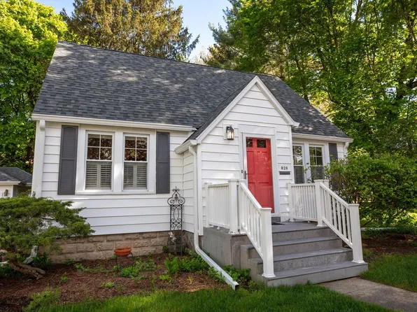 826 College Ave, Culver, IN 46511