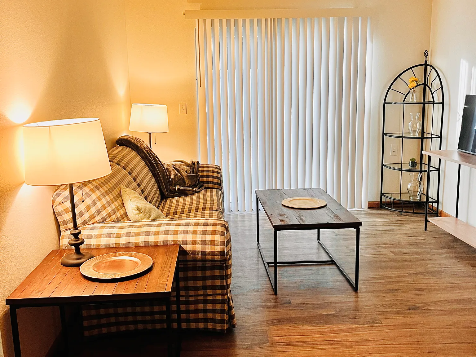 4 bed, $460 — Photo 1