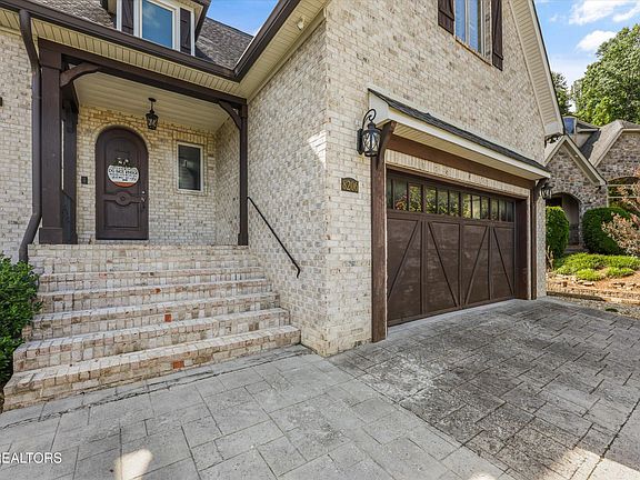 4th image of 8206 Meadow Falls Ln