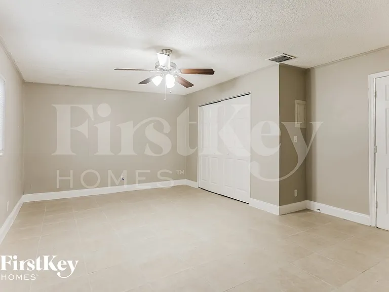 2322 N 28th Ave — Photo 9