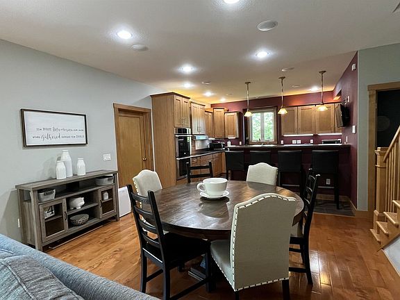5th image of 3184 Burke Rd