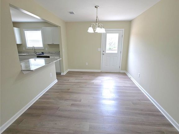 3rd image of 138 Charlotte Circle
