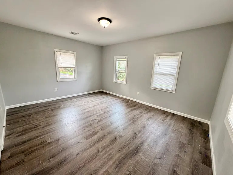 403 Mantua Blvd — Photo 8