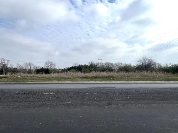 44 East Ave, Schulenburg, TX 78956