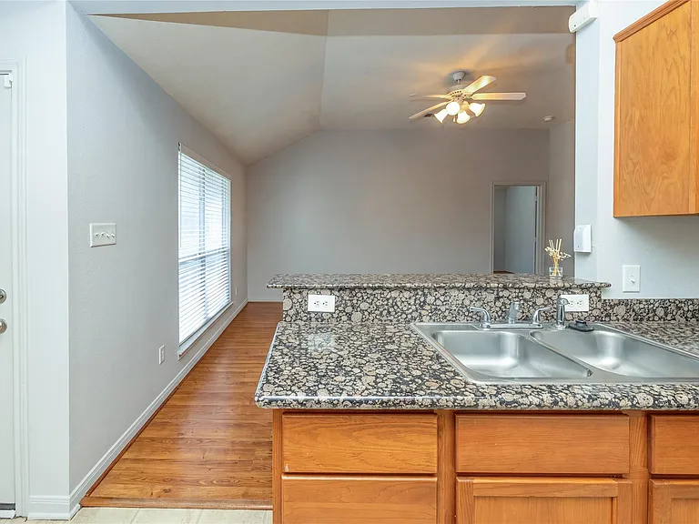 103 Duprie Dr — Photo 11
