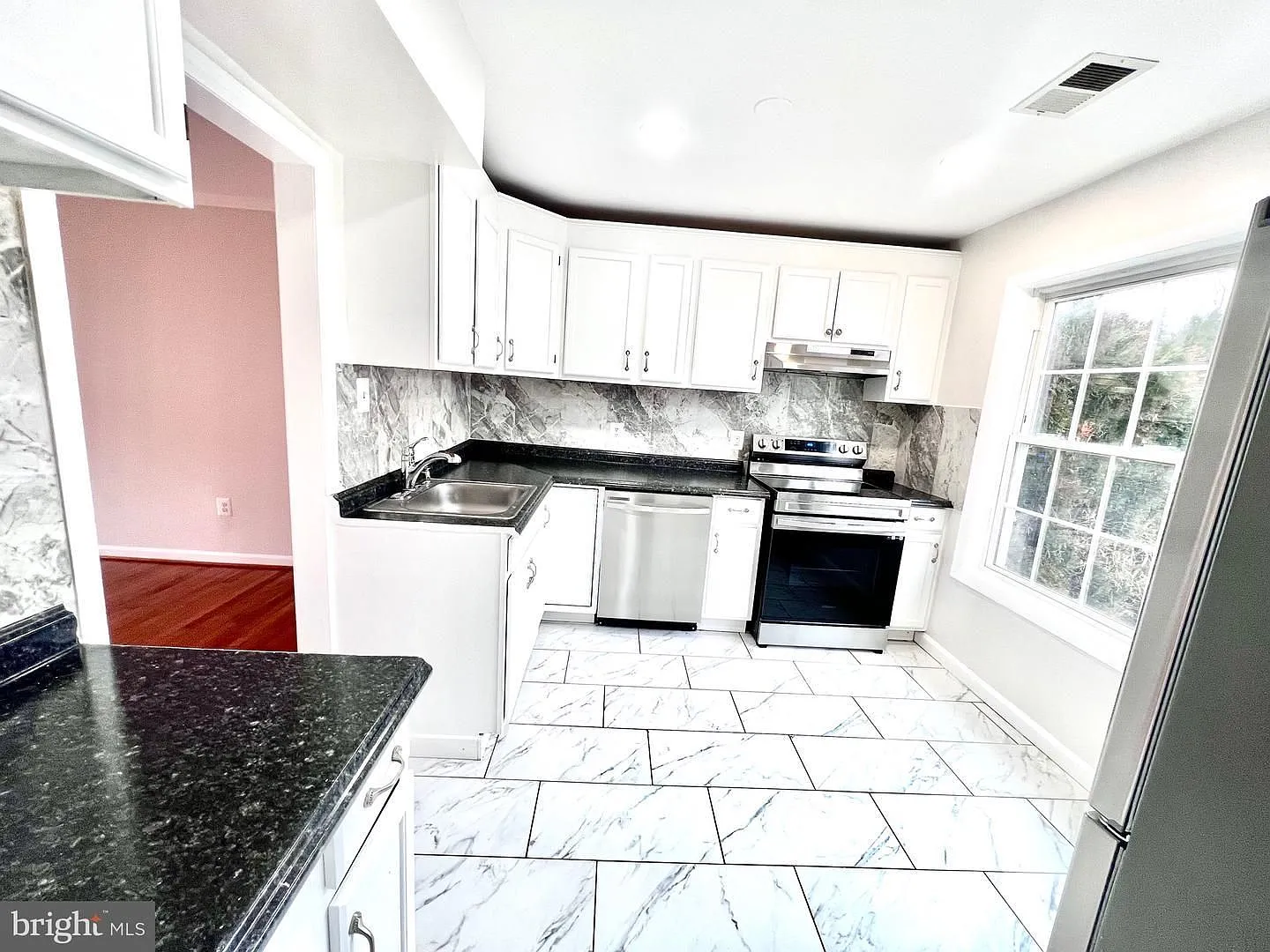 Discover stylish living in this beautifully renovated two level townhome, thoughtfully updated wi... — Photo 4