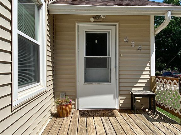 4th image of 625 1st Ave SW