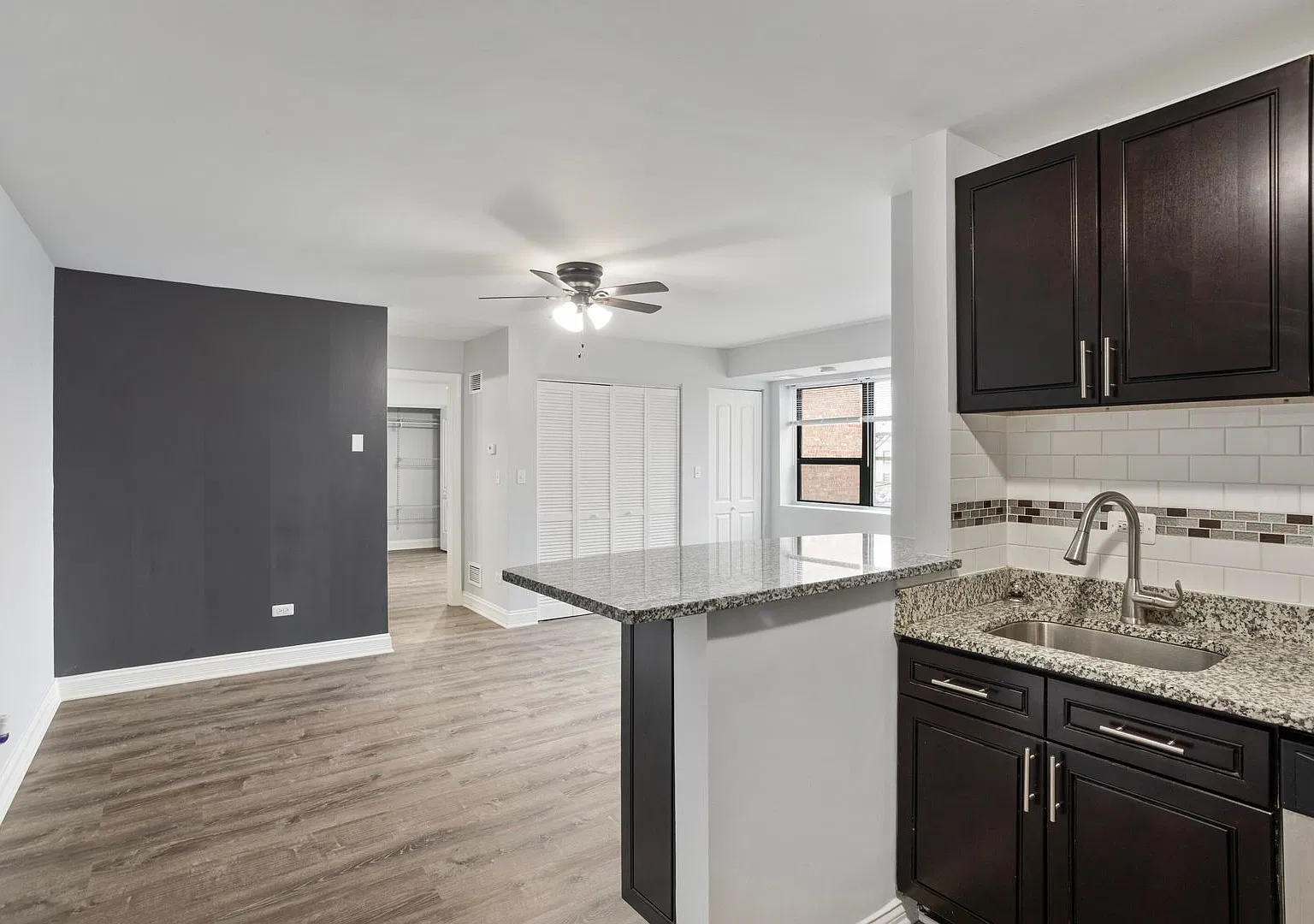 7616 N Marshfield Ave — Photo 3