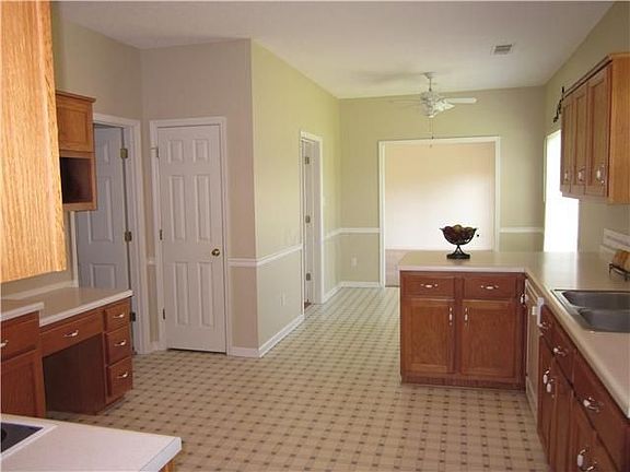 4th image of 556 Herring Ln