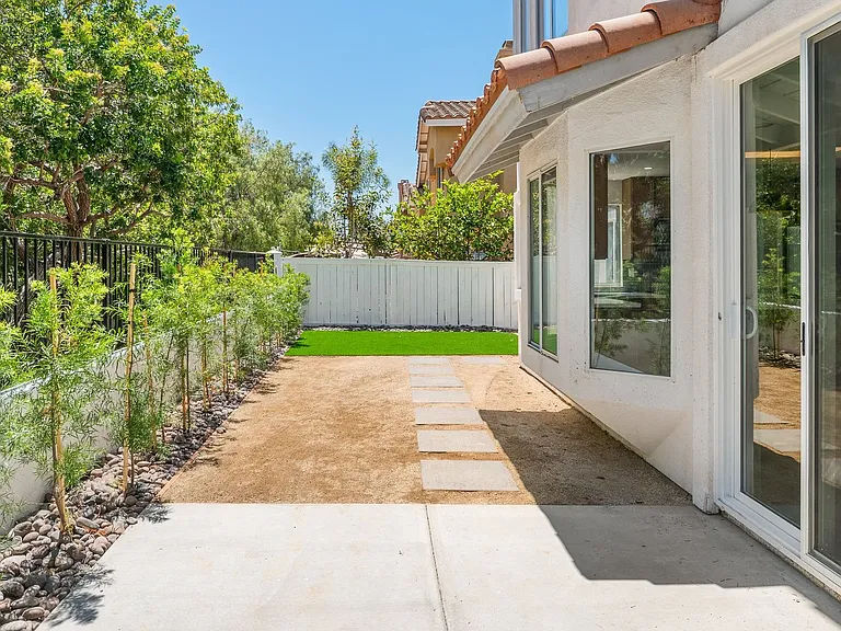 4543 Avenida Manessa — Photo 22