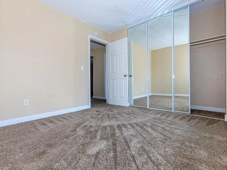 Dorado Plaza Apartments — Photo 38