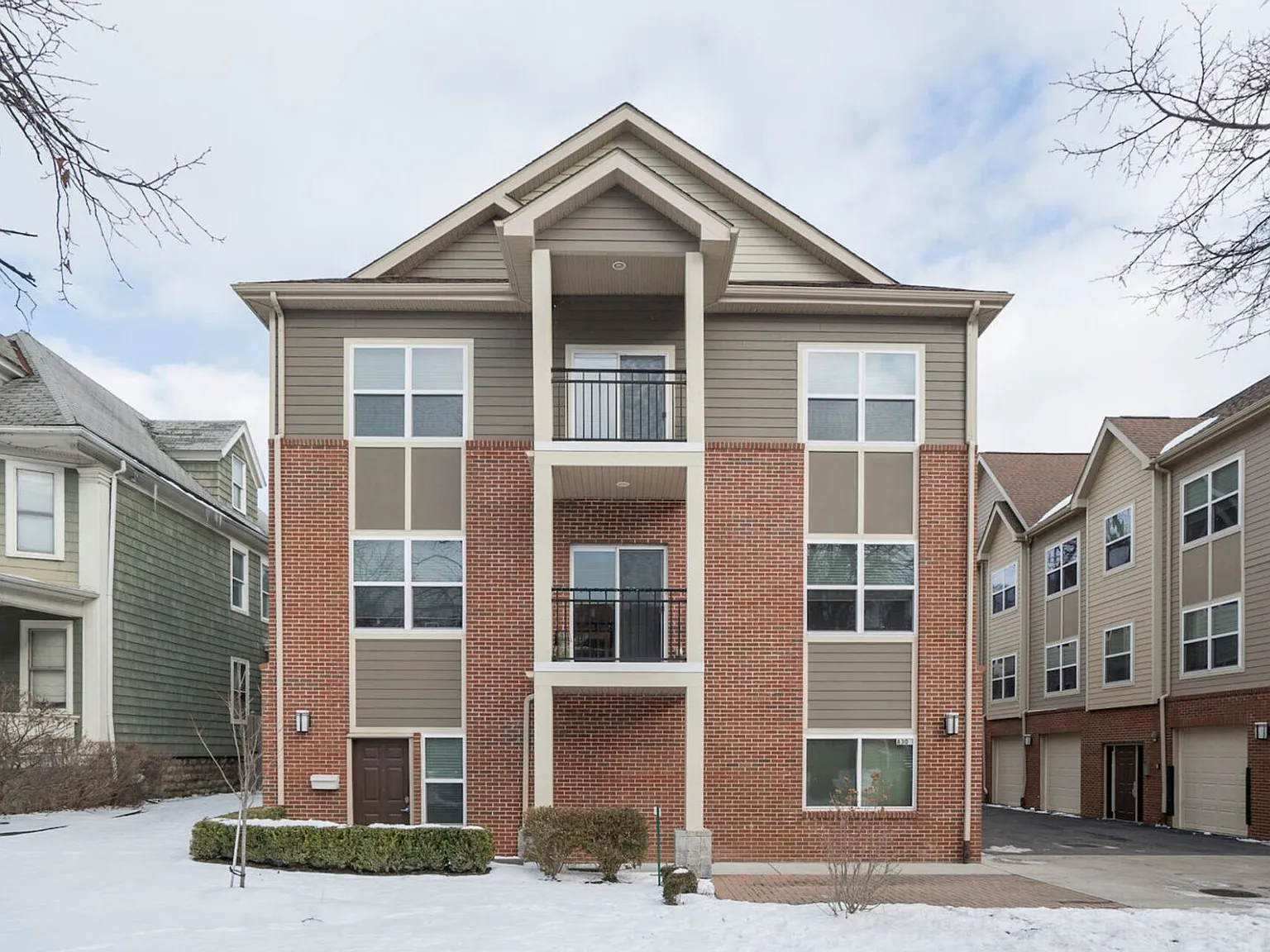 305 West Utica — Photo 3