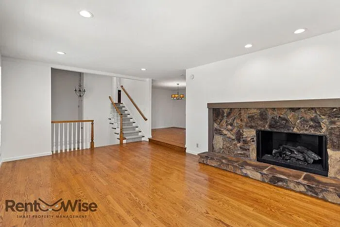 4 bed, 2.0 bath, 1710 sqft, $7,250 — Photo 4