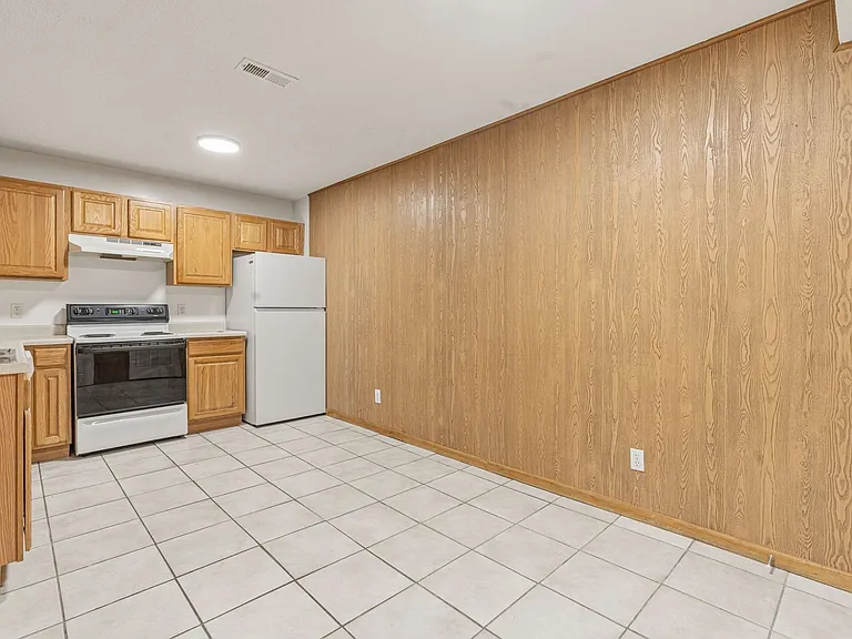 Mid-Town Apartments — Photo 97