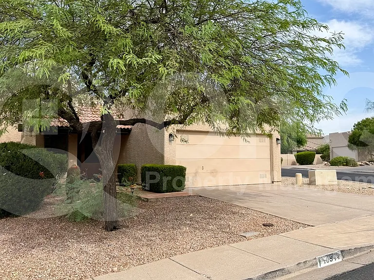 10944 N 117th Pl — Photo 2