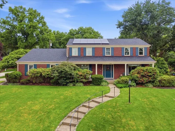 132 Penhurst Dr, Pittsburgh, PA 15235