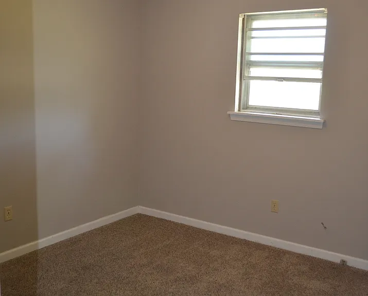 201-203 Maple Grove Way — Photo 6