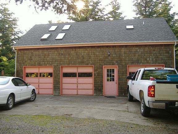 3rd image of 332 N Deer Hill Dr