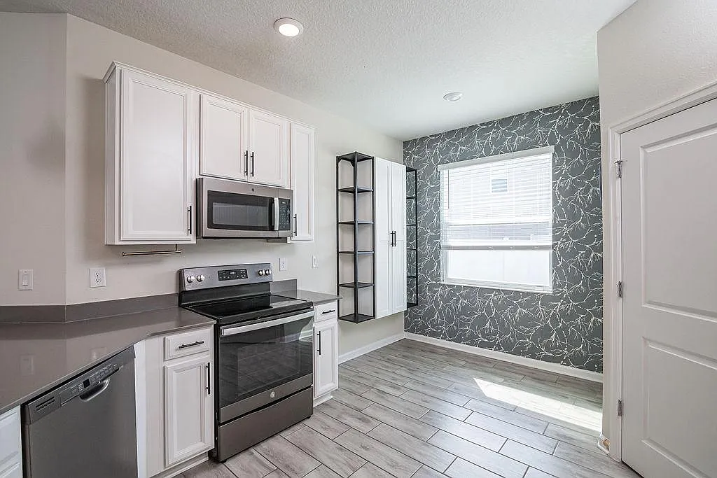 4 bed, 2109 sqft, $3,150 — Photo 3