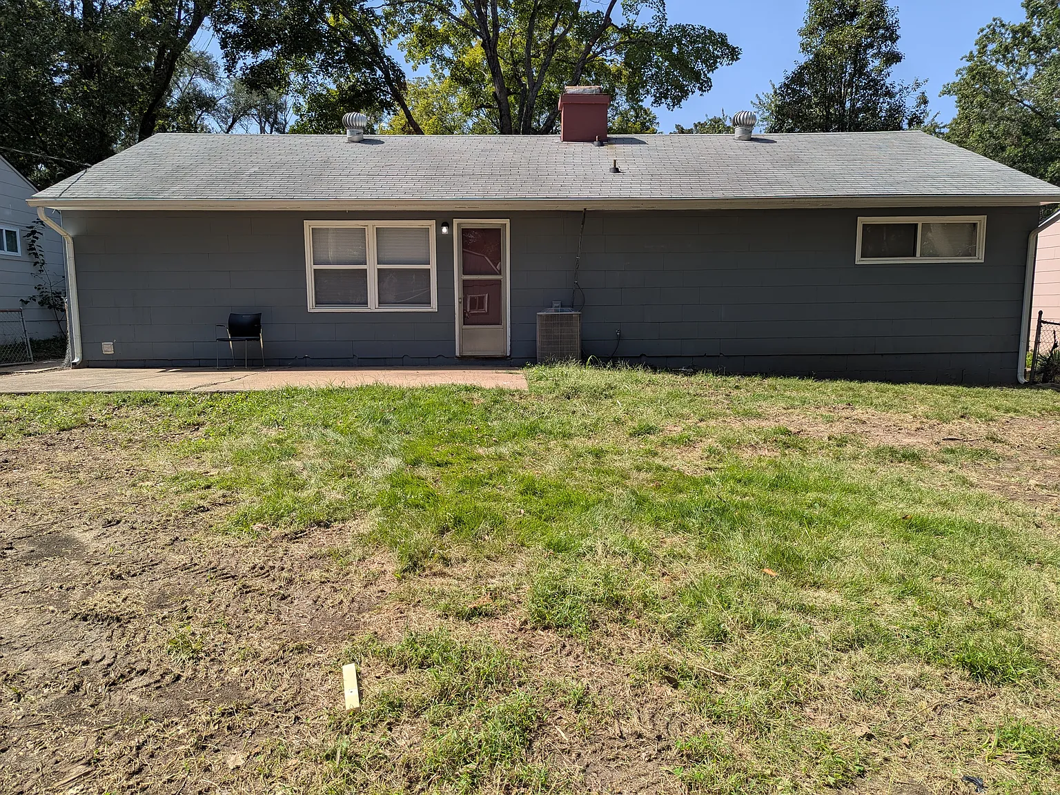 3 bed, 888 sqft, $1,400 — Photo 2