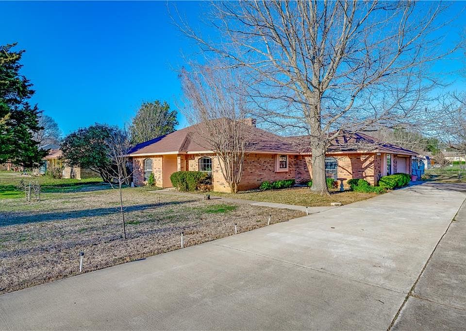 1st image of 274 Oakwood Dr