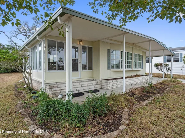 7410 First Circle Dr, Brooksville, FL 34613