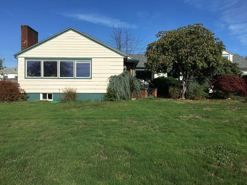 1st image of 2410 E 6th St